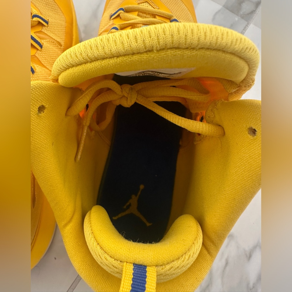 Jordan Super.Fly 2
Color: Varsity Maize/Gamma Blue-Came Royal-White - Picture 12 of 14
